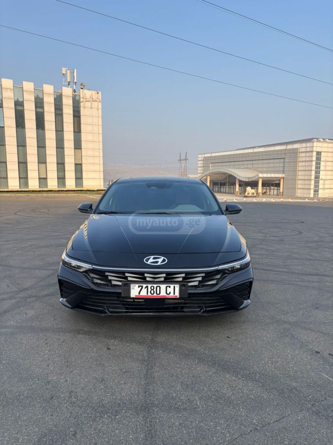 Hyundai Elantra - фото 1