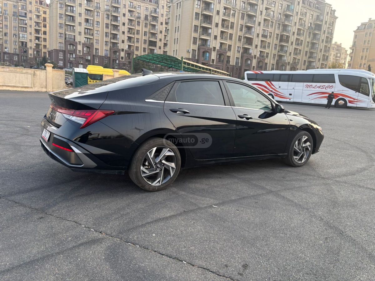 Hyundai Elantra - фото 3