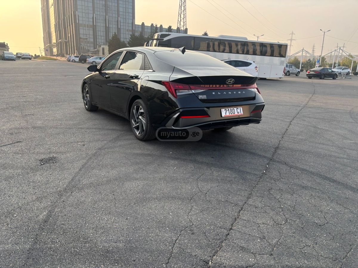 Hyundai Elantra - фото 4