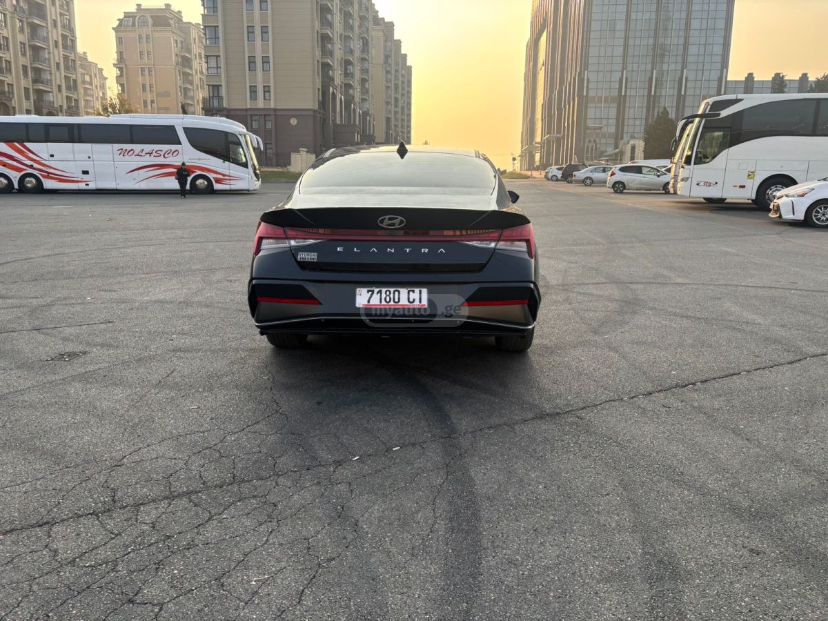 Hyundai Elantra - фото 7