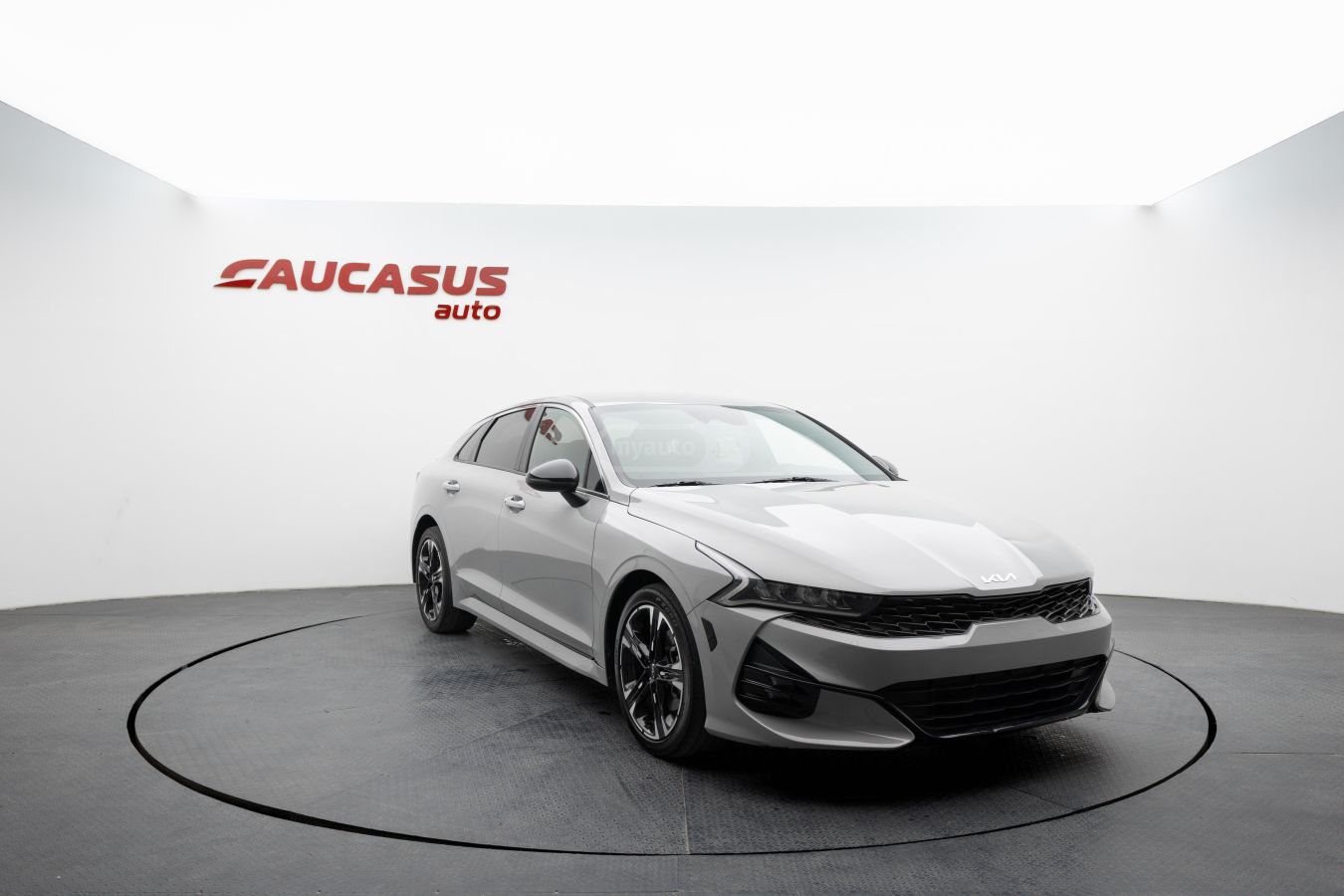 Kia K5 - фото 1