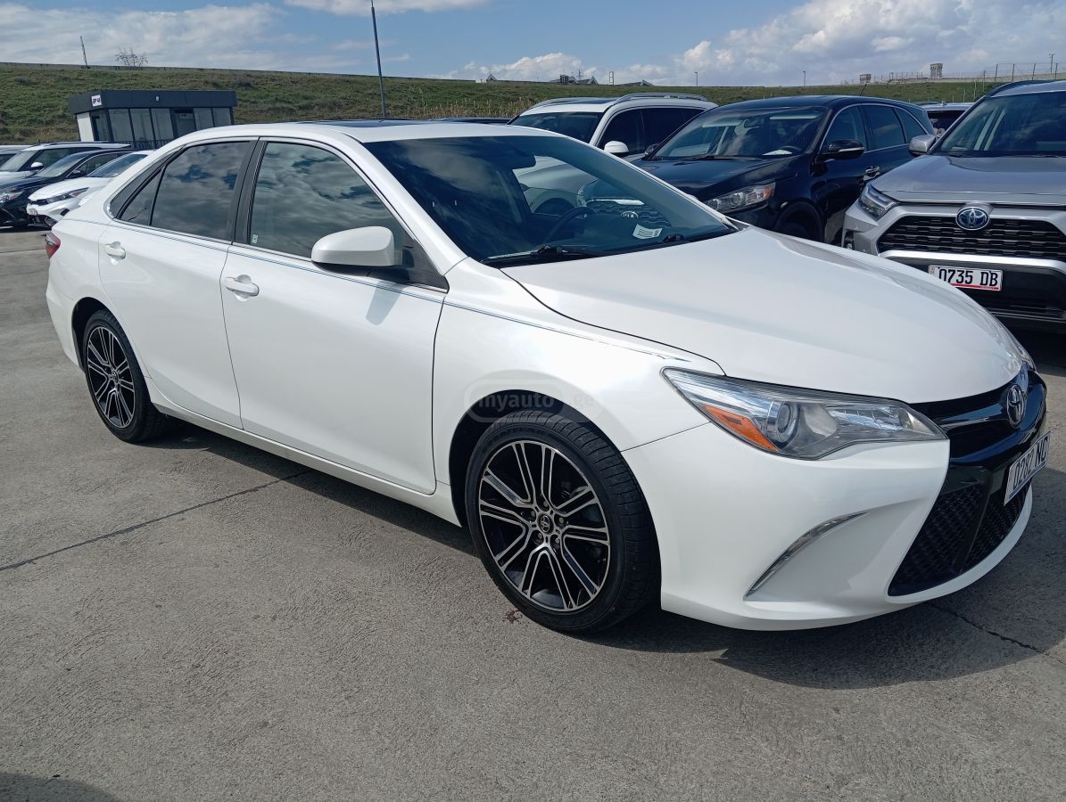 Toyota Camry - фото 2