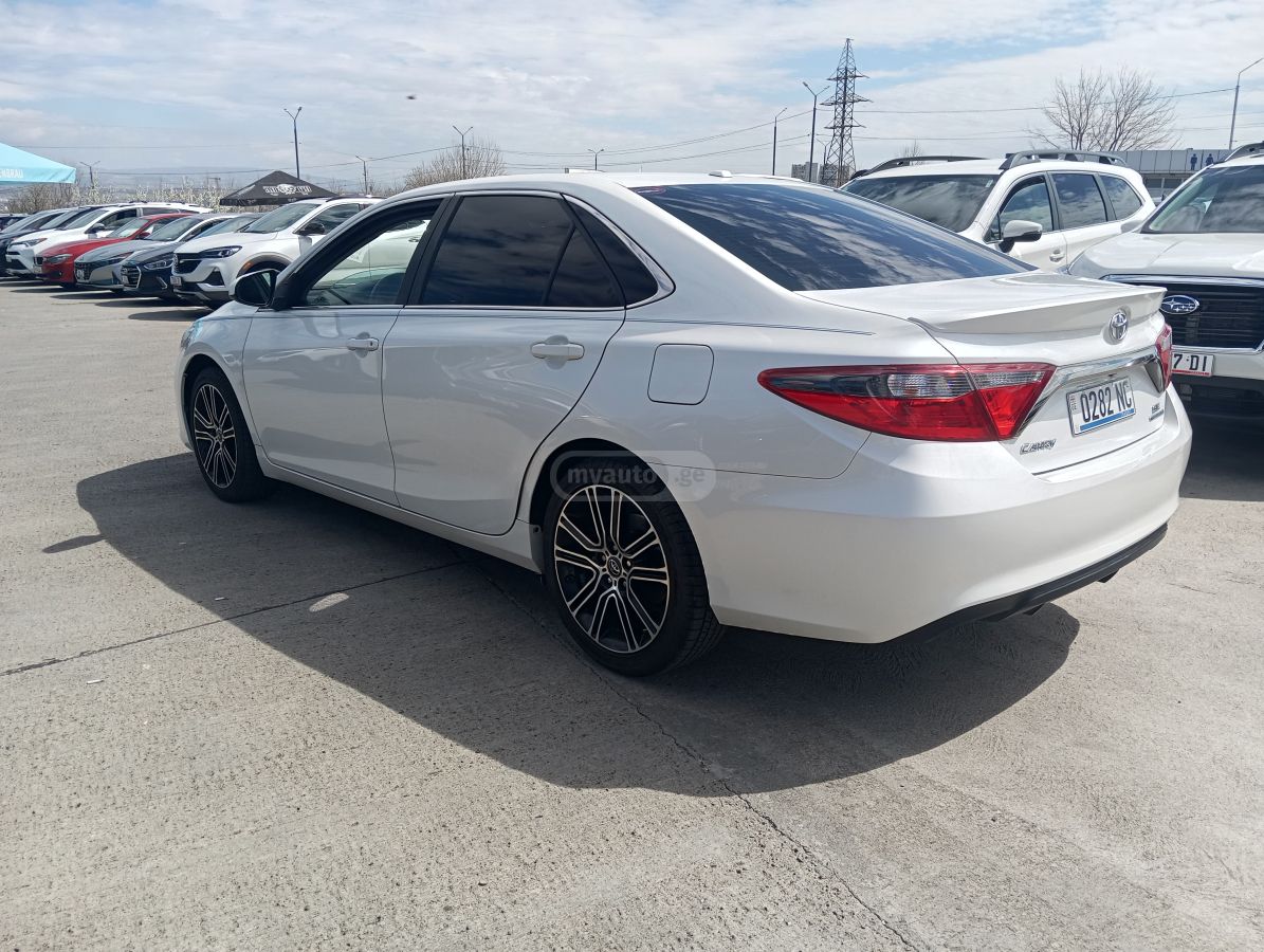 Toyota Camry - фото 4