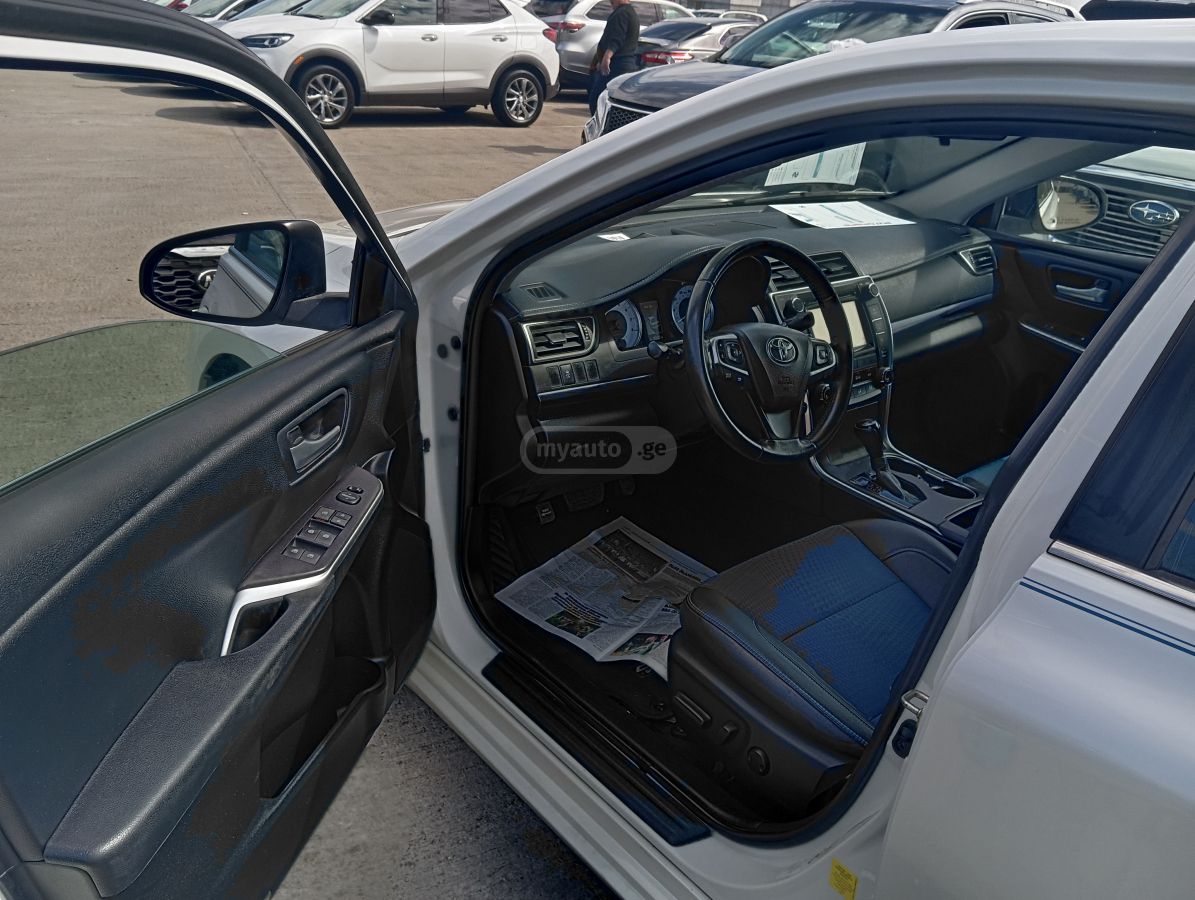 Toyota Camry - фото 7