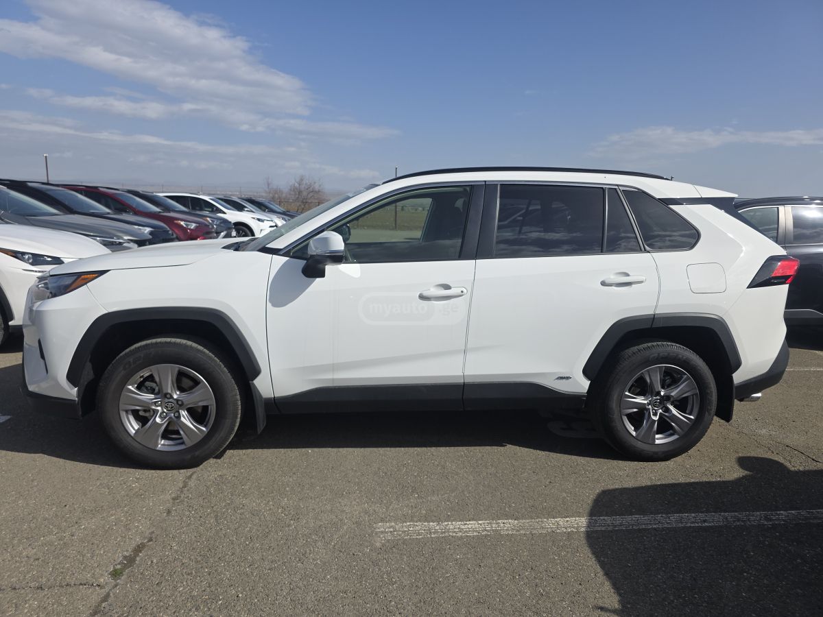 Toyota RAV 4 - фото 2