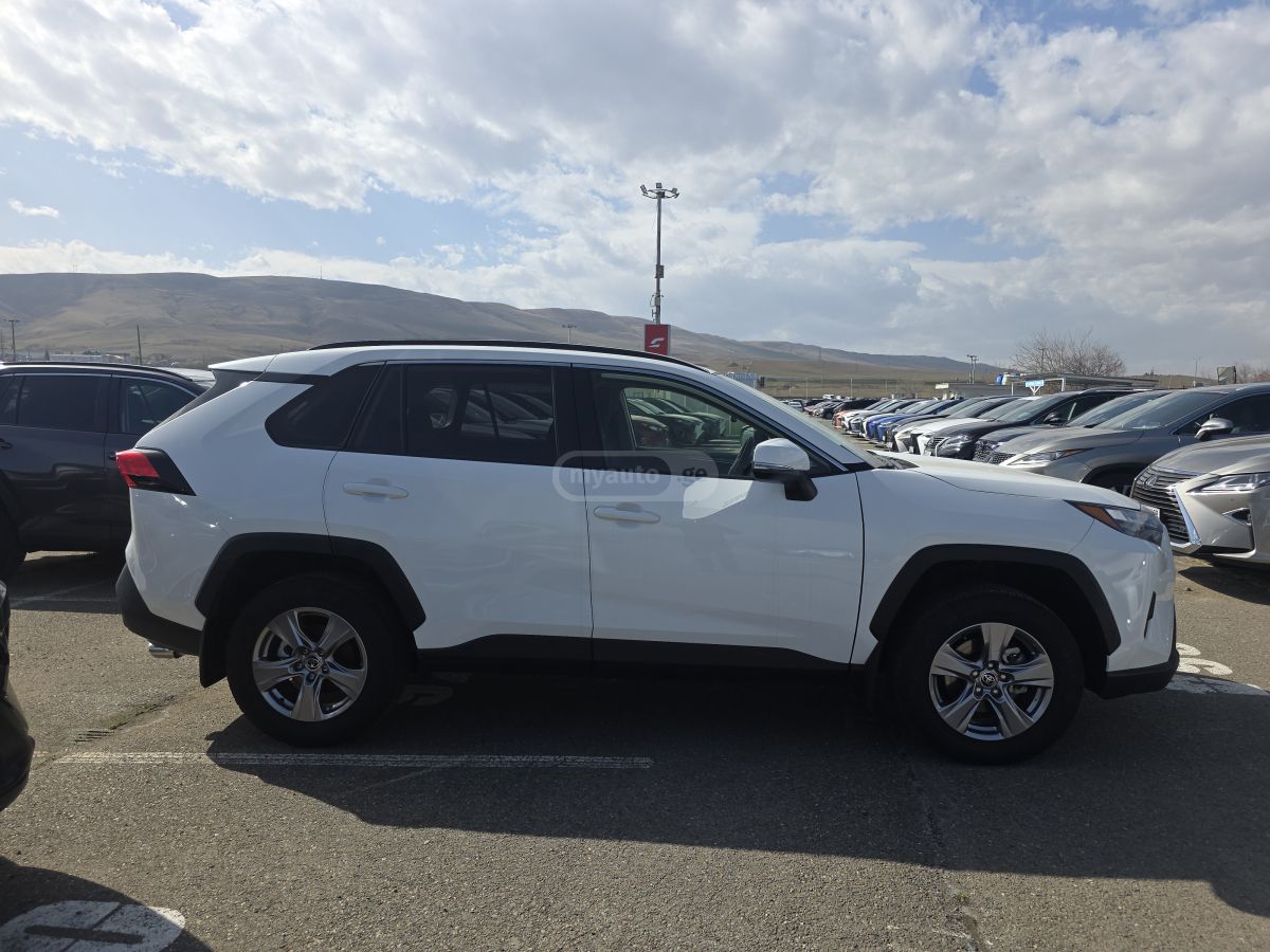 Toyota RAV 4 - фото 5