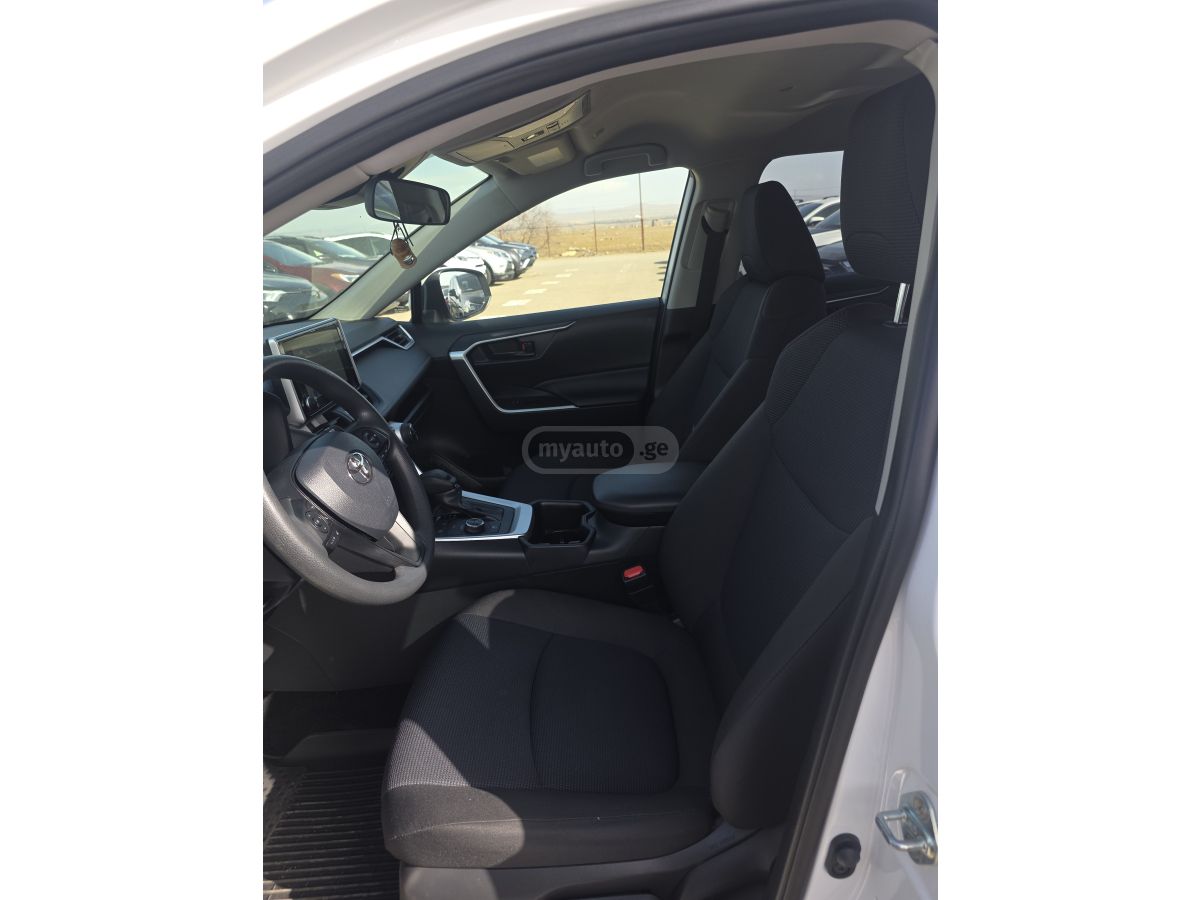 Toyota RAV 4 - фото 9