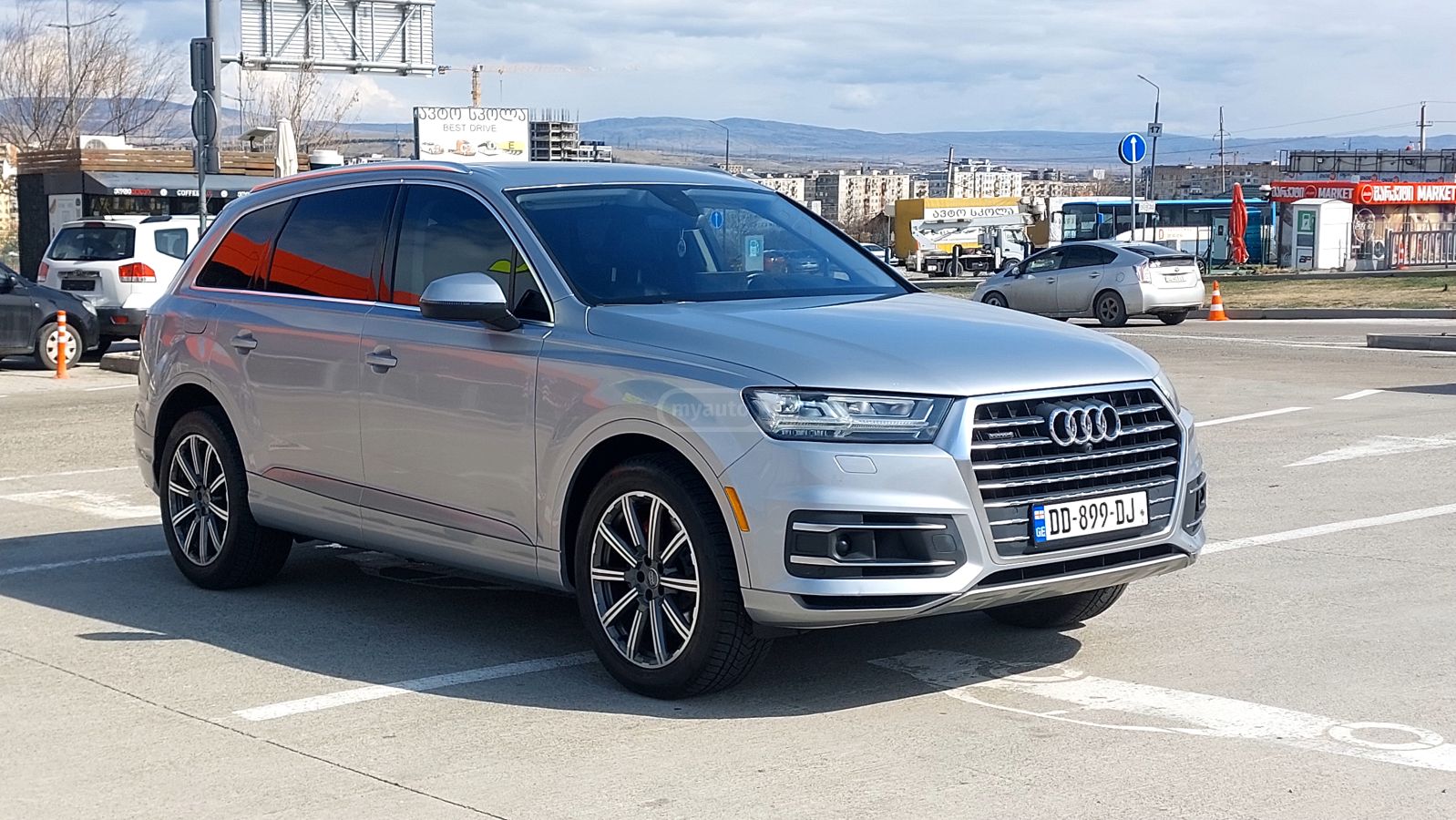 Audi Q7 - фото 1