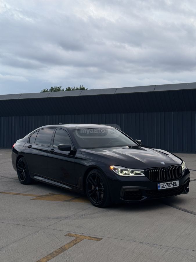 BMW 750 - фото 1