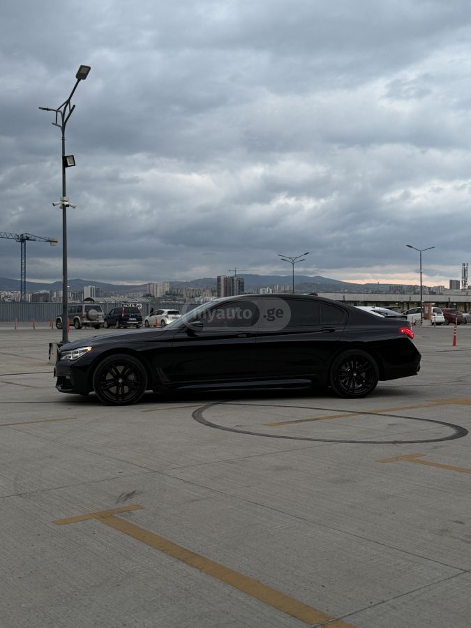 BMW 750 - фото 10