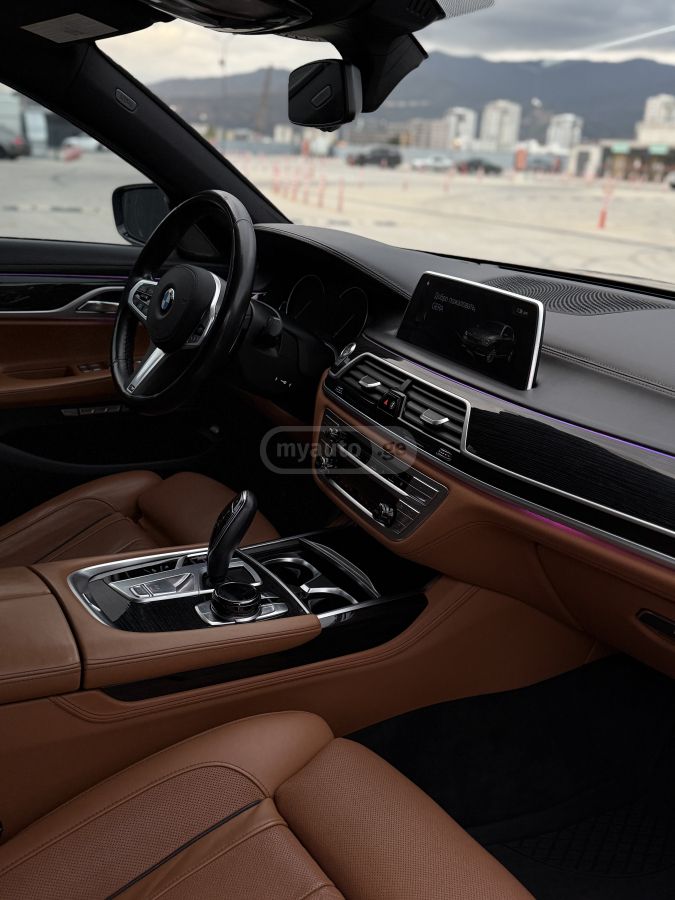 BMW 750 - фото 8
