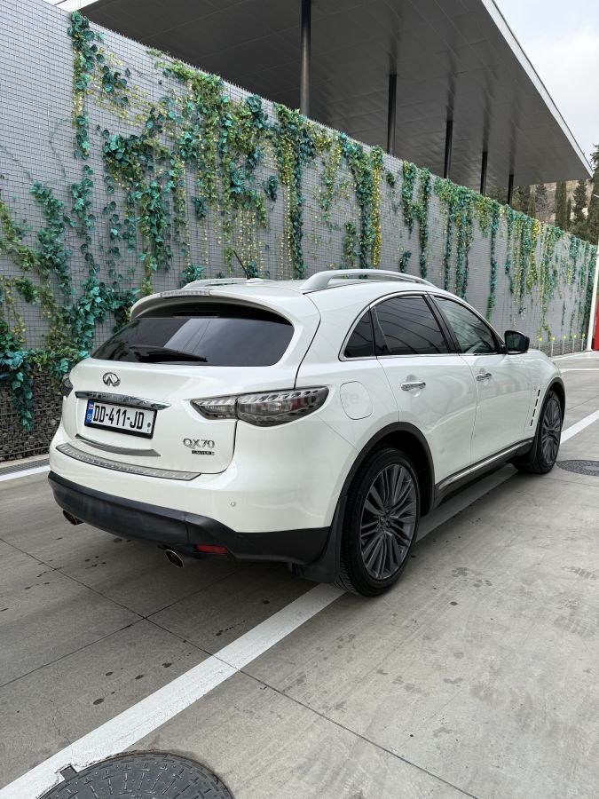 Infiniti QX 70 - фото 1