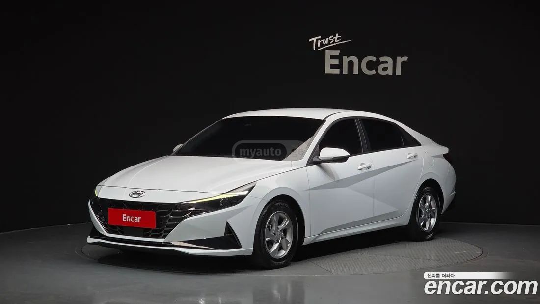 Hyundai Elantra - фото 1