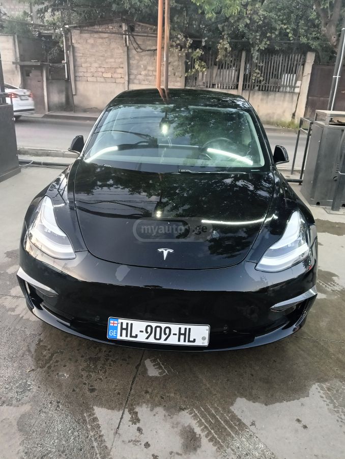 Tesla Model 3 - фото 1