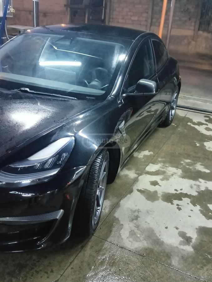Tesla Model 3 - фото 3