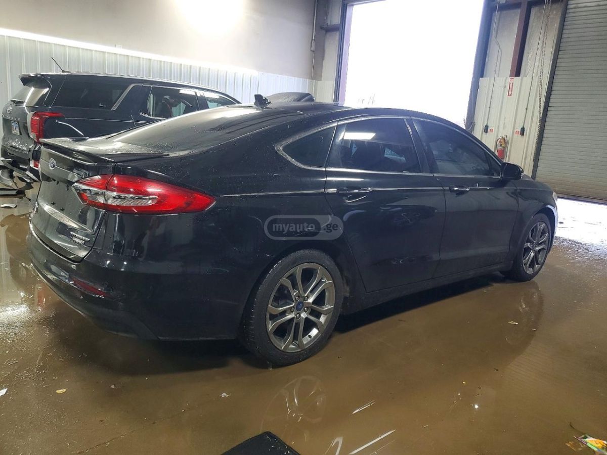 Ford Fusion - фото 3