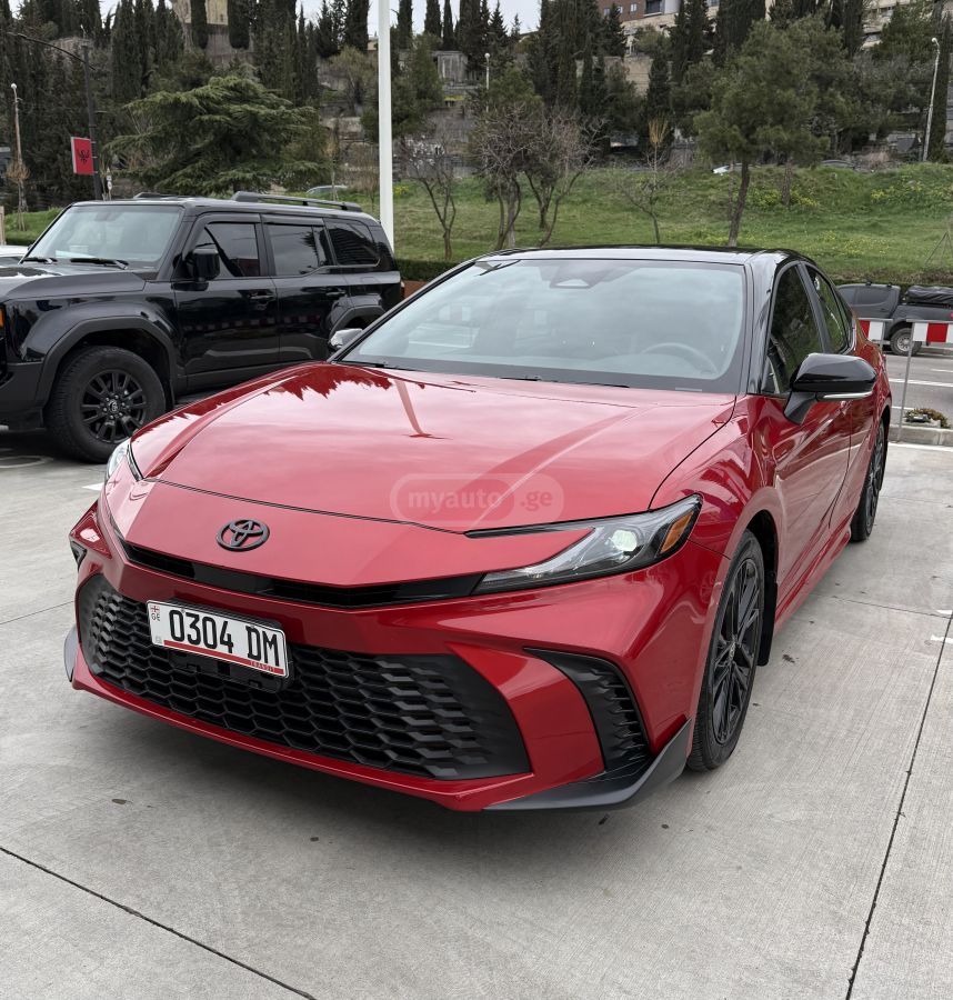 Toyota Camry - фото 1