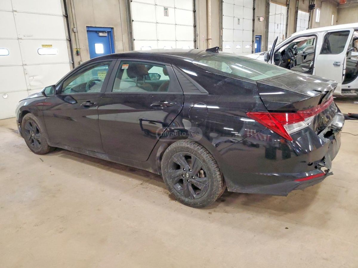 Hyundai Elantra - фото 2