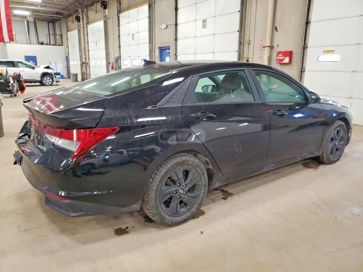 Hyundai Elantra - фото 3