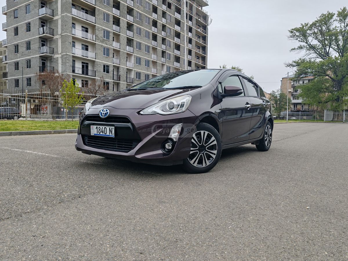 Toyota Aqua - фото 1