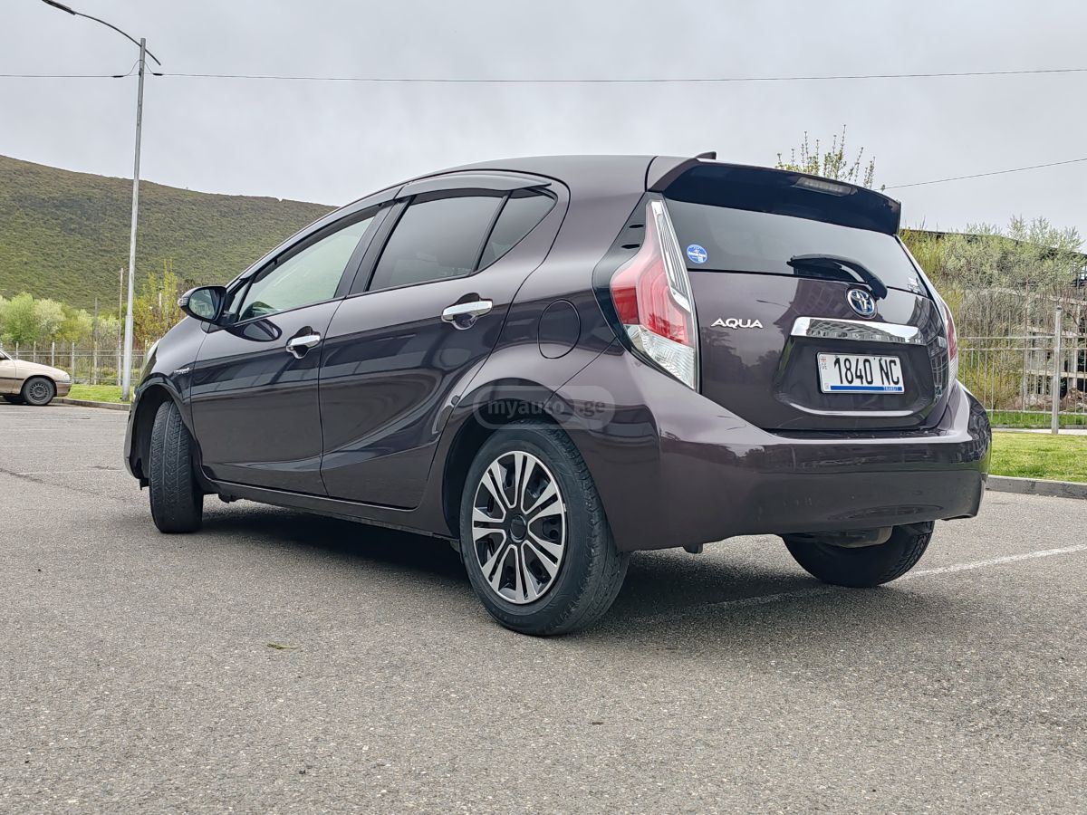 Toyota Aqua - фото 2