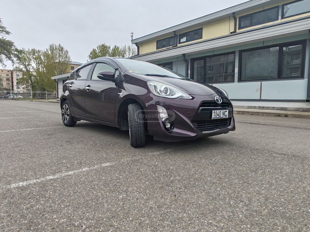 Toyota Aqua - фото 3