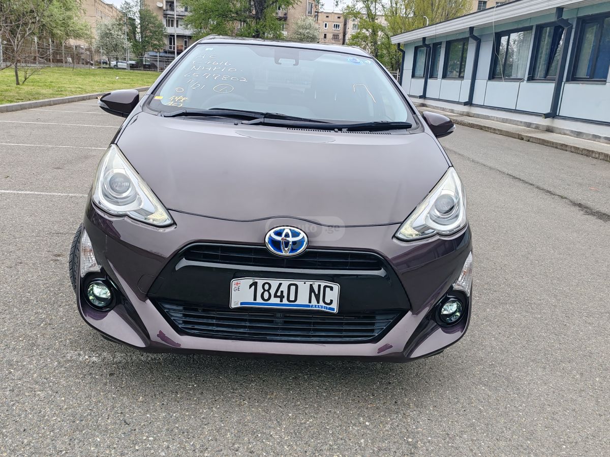 Toyota Aqua - фото 4