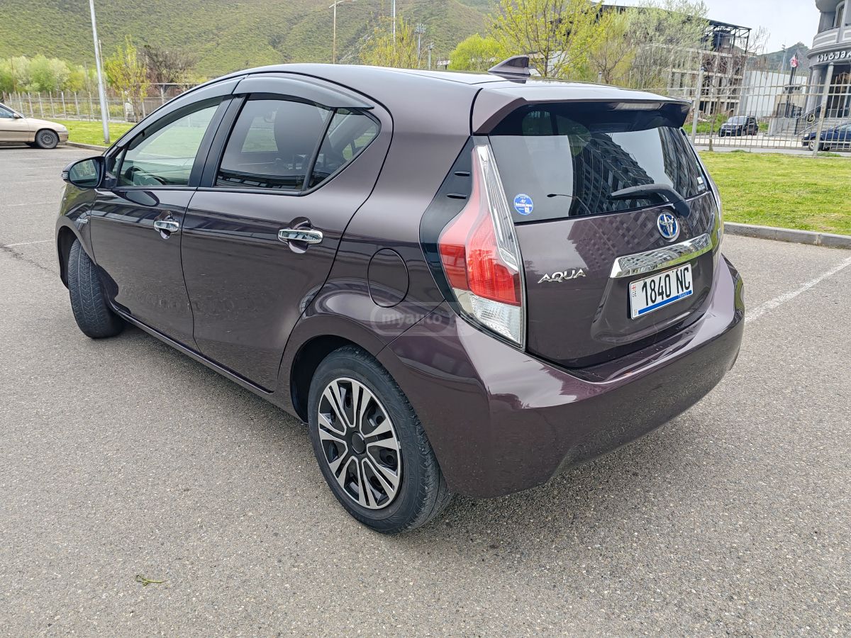 Toyota Aqua - фото 5