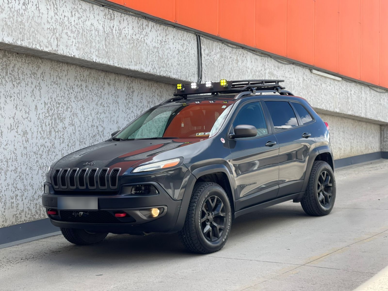 Jeep Cherokee - фото 1