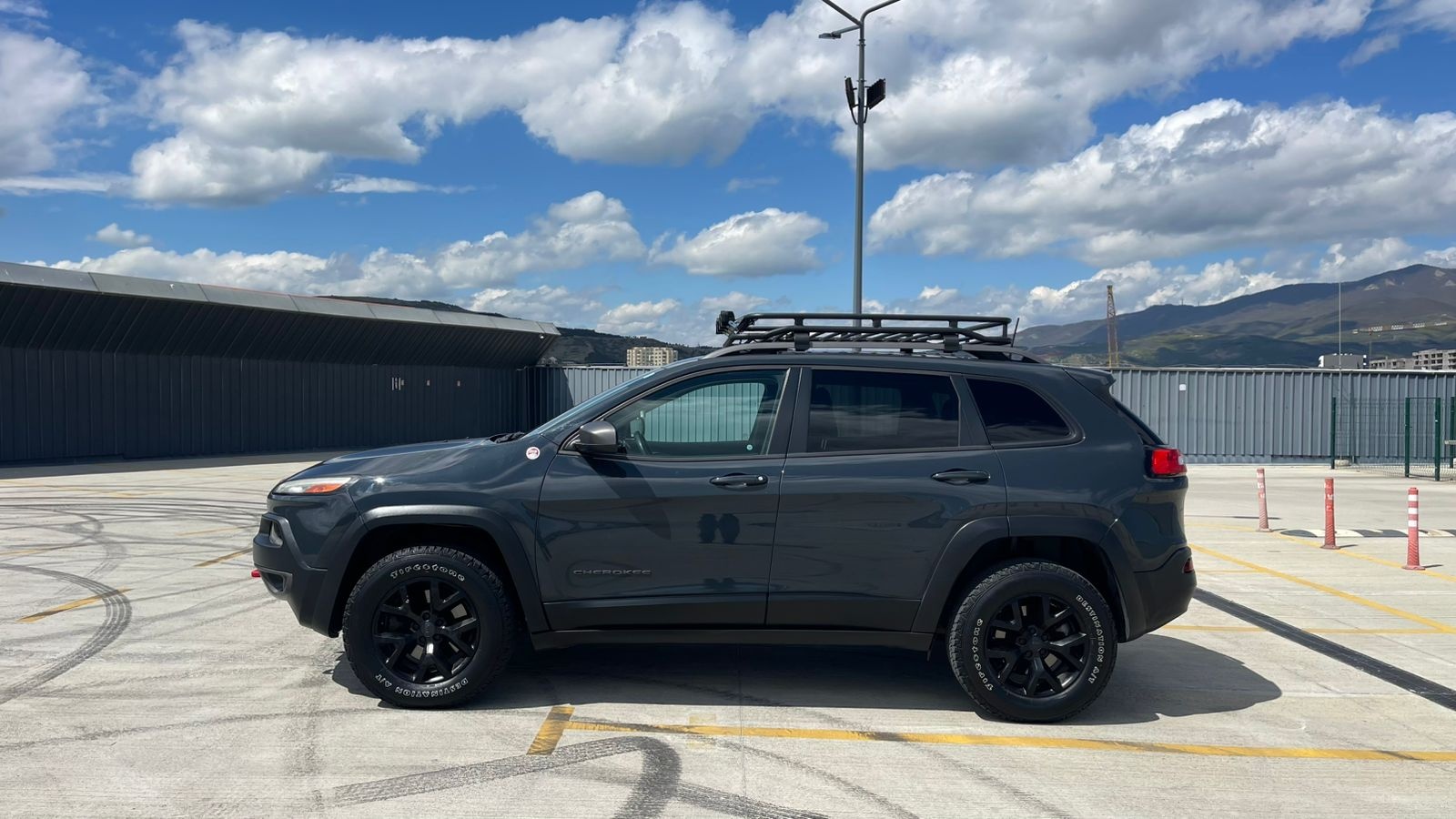 Jeep Cherokee - фото 10