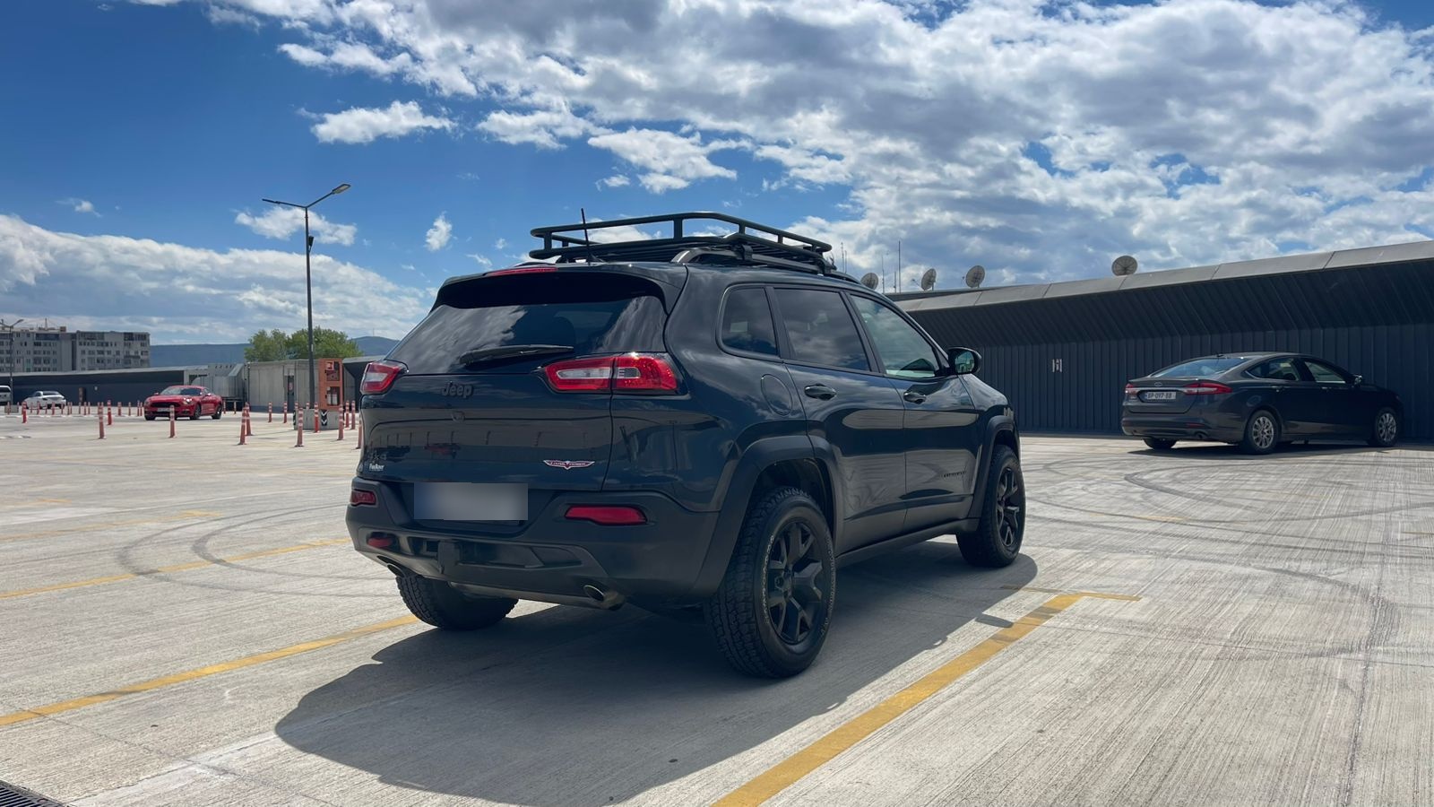 Jeep Cherokee - фото 13