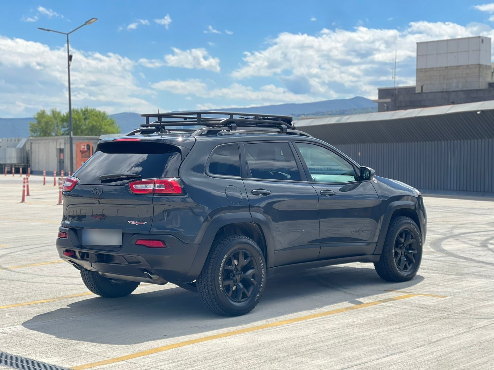 Jeep Cherokee - фото 2