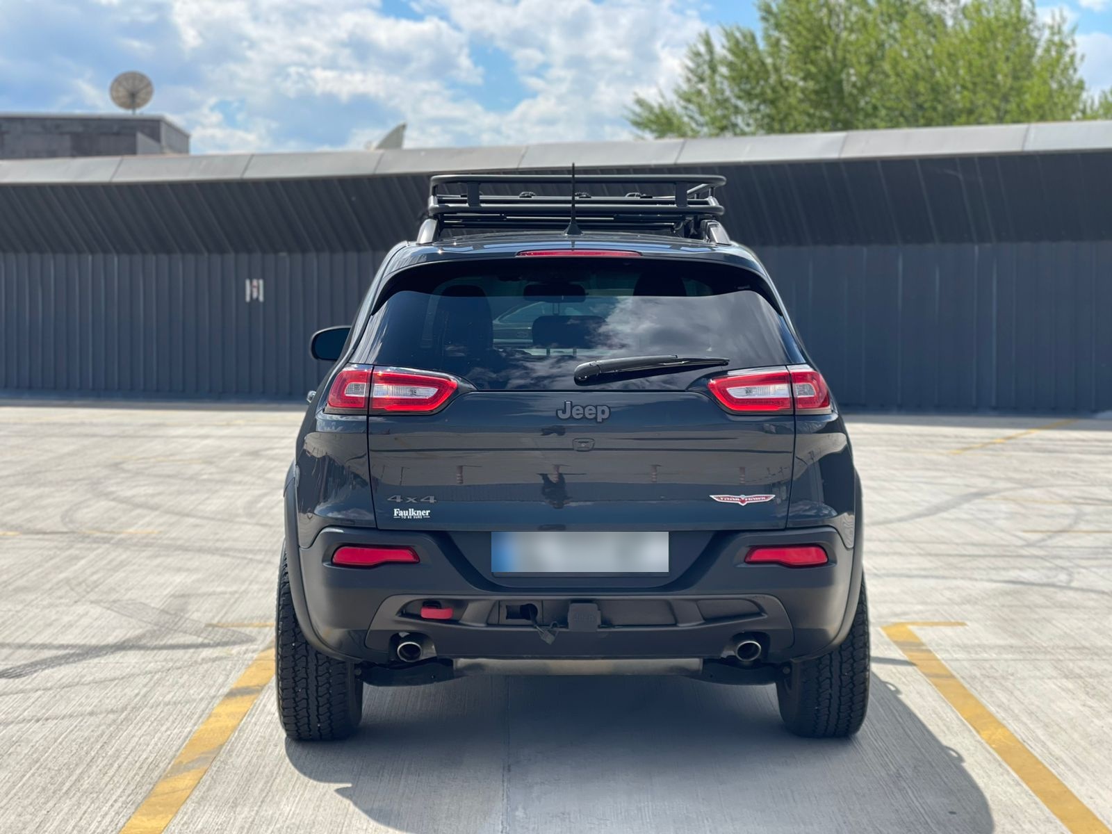 Jeep Cherokee - фото 3