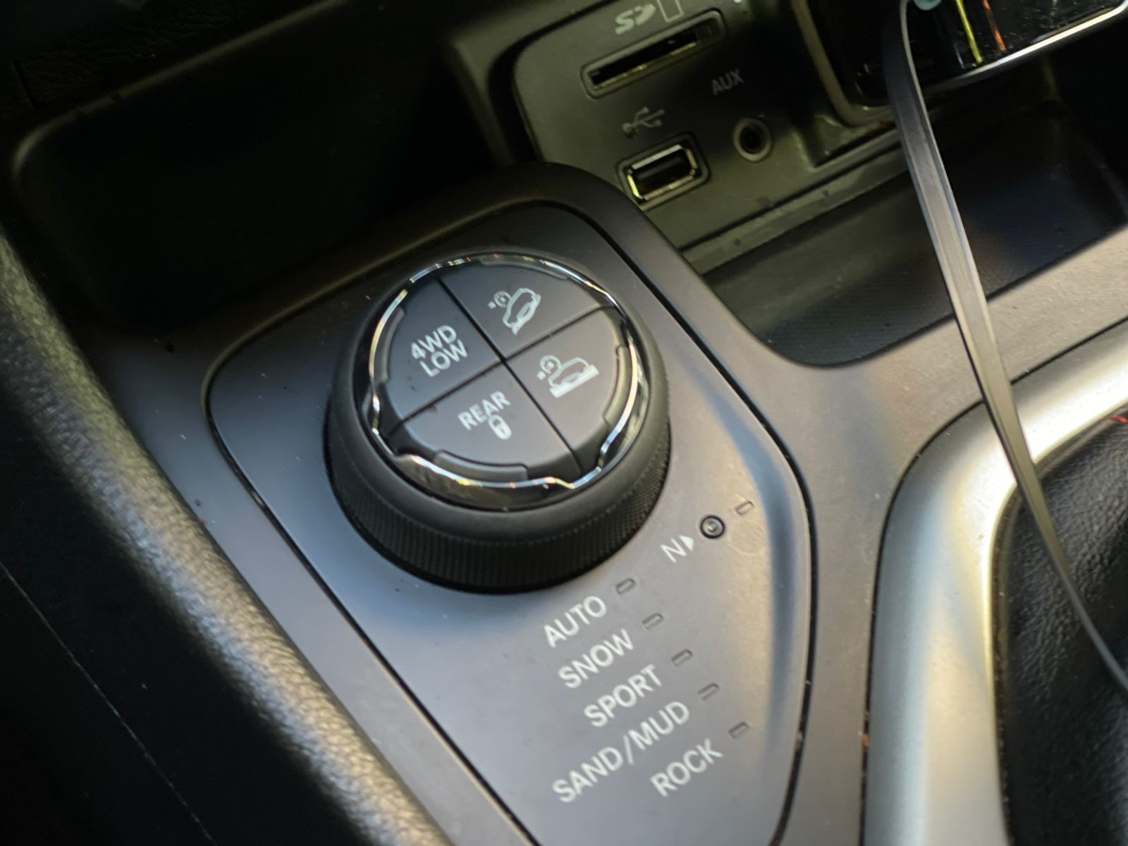 Jeep Cherokee - фото 7