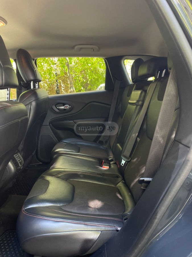 Jeep Cherokee - фото 9