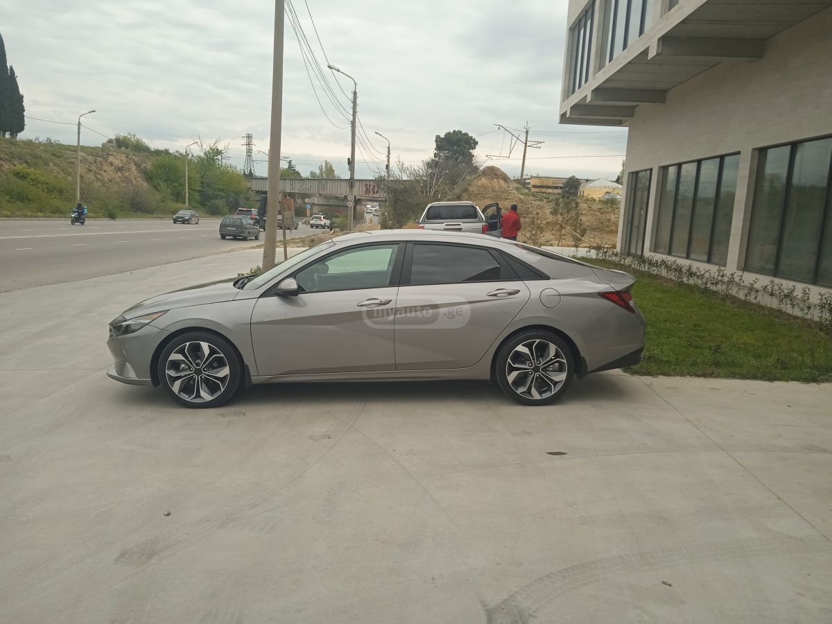 Hyundai Elantra - фото 1