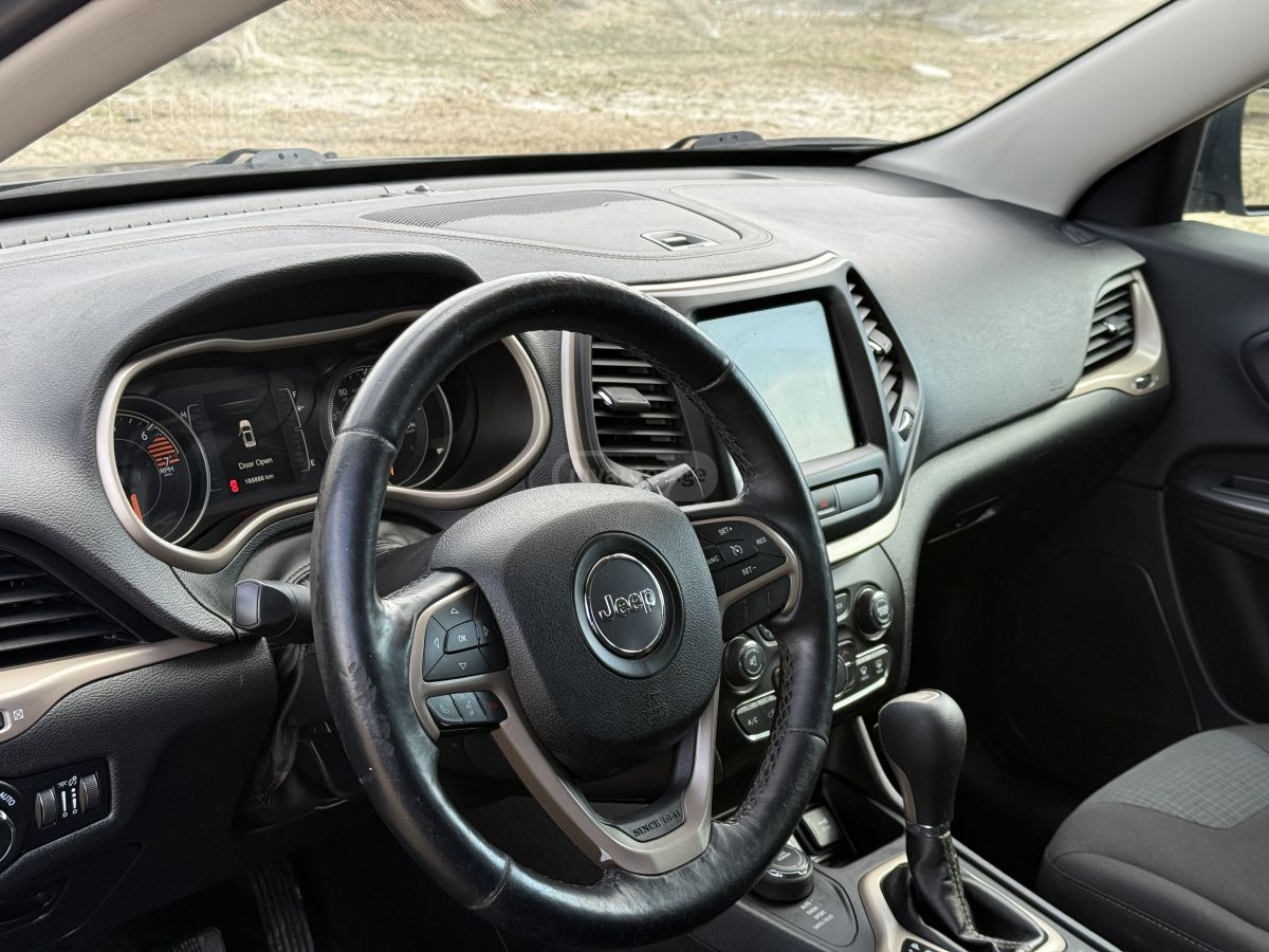 Jeep Cherokee - фото 14