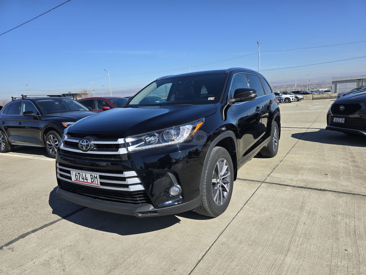 Toyota Highlander - фото 1