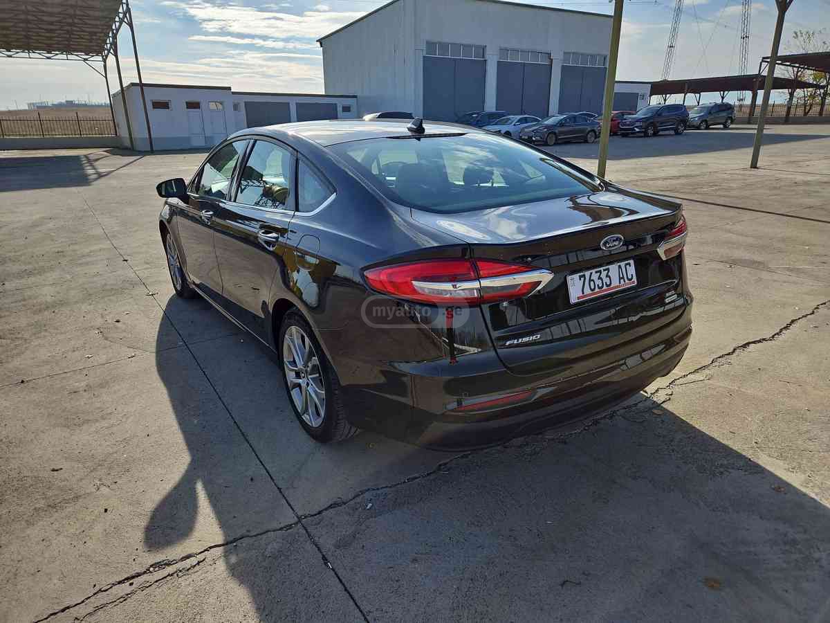 Ford Fusion - фото 10