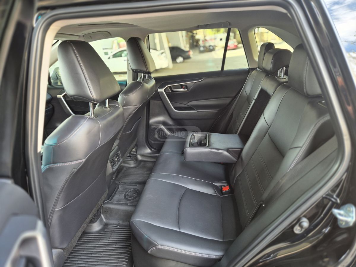 Toyota Rav 4 - фото 7