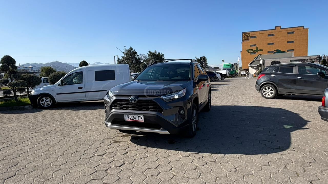 Toyota RAV 4 - фото 1