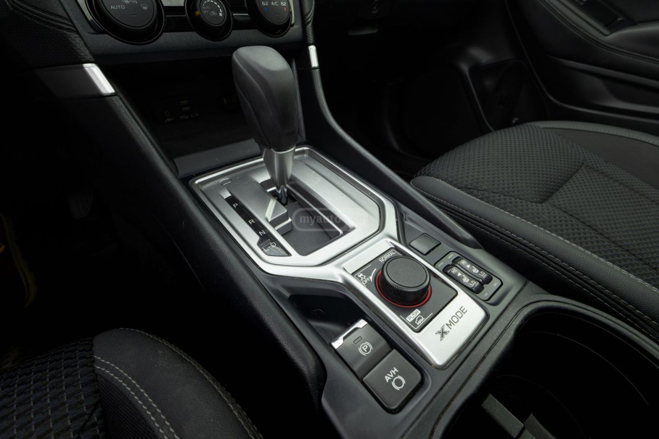 Subaru Premium 4dr All-Wheel Drive CV — миниатюра 15