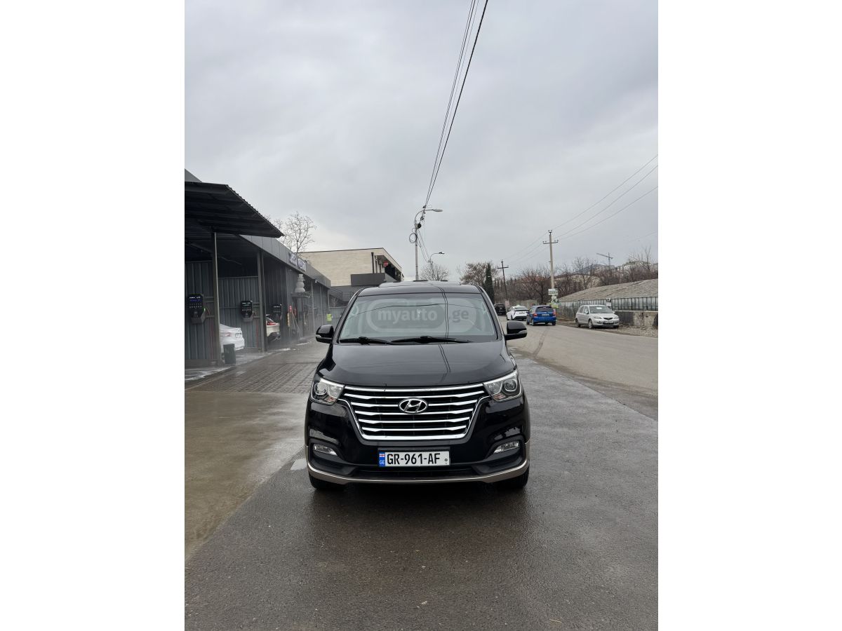 Hyundai Starex - фото 1