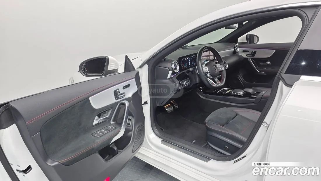 Mercedes-Benz CLA 35 AMG 2023 — миниатюра 11