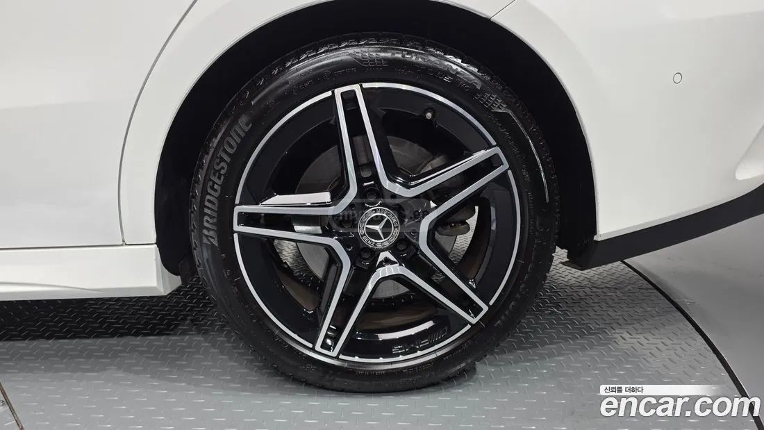 Mercedes-Benz CLA 35 AMG 2023 — миниатюра 5