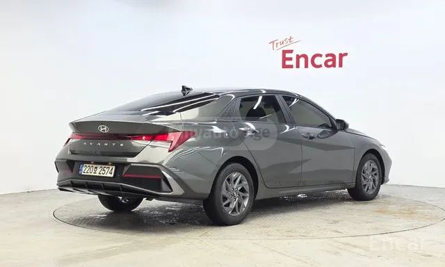 Hyundai Avante - фото 1