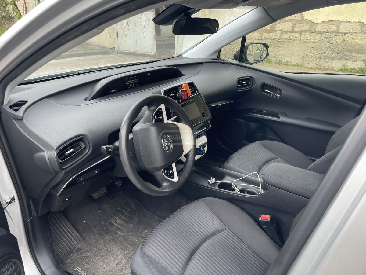 Toyota Prius - фото 2