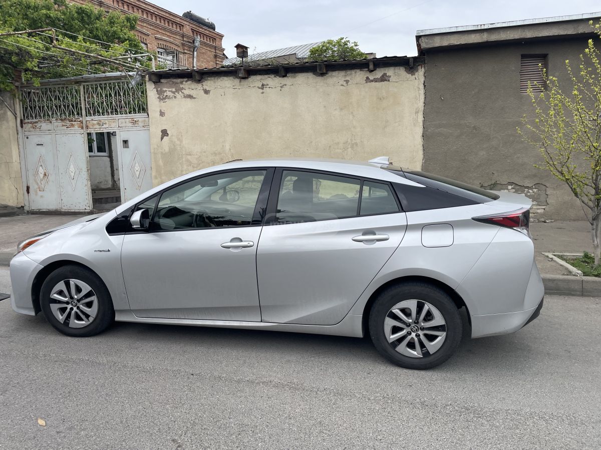 Toyota Prius - фото 3