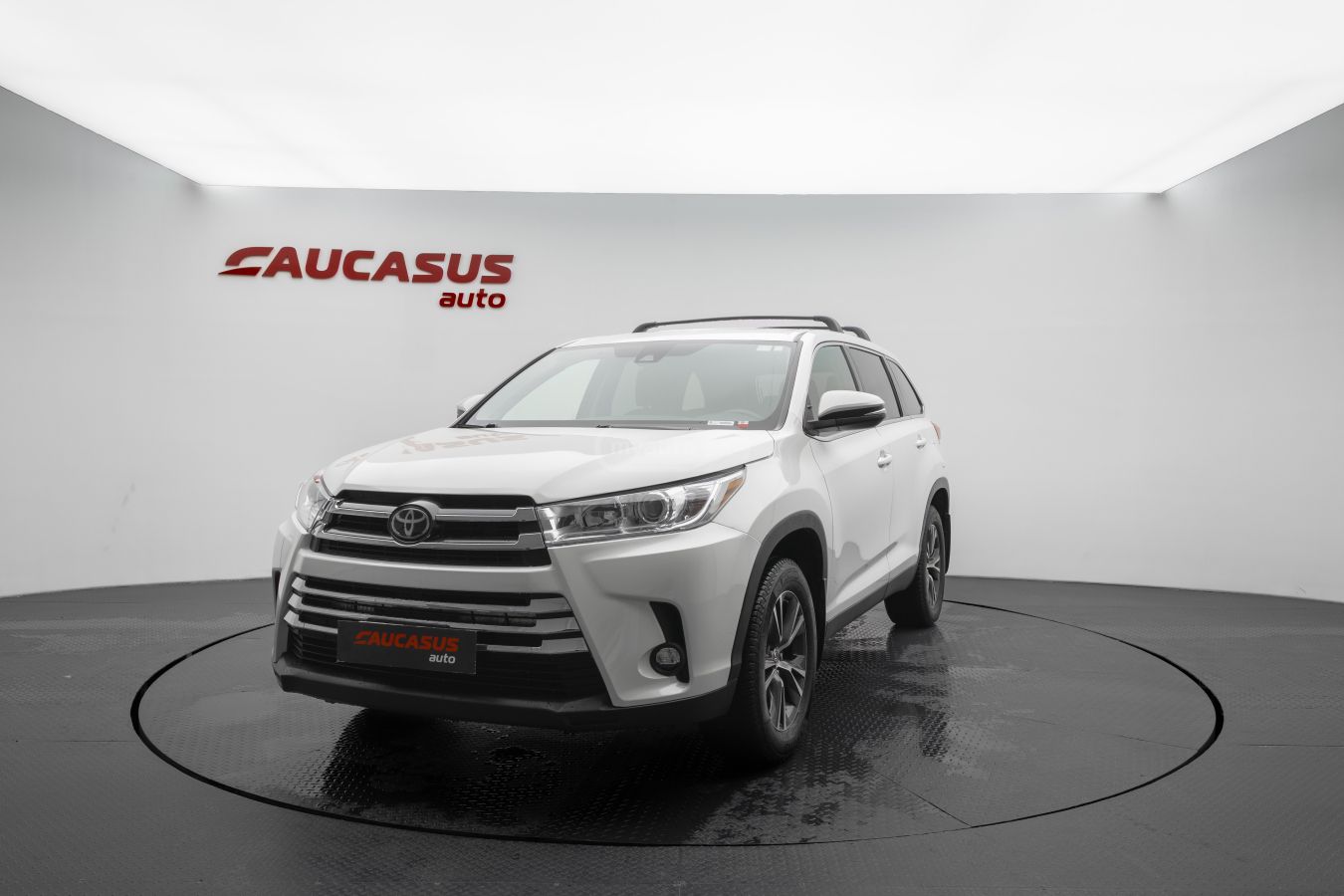 Toyota Highlander - фото 1