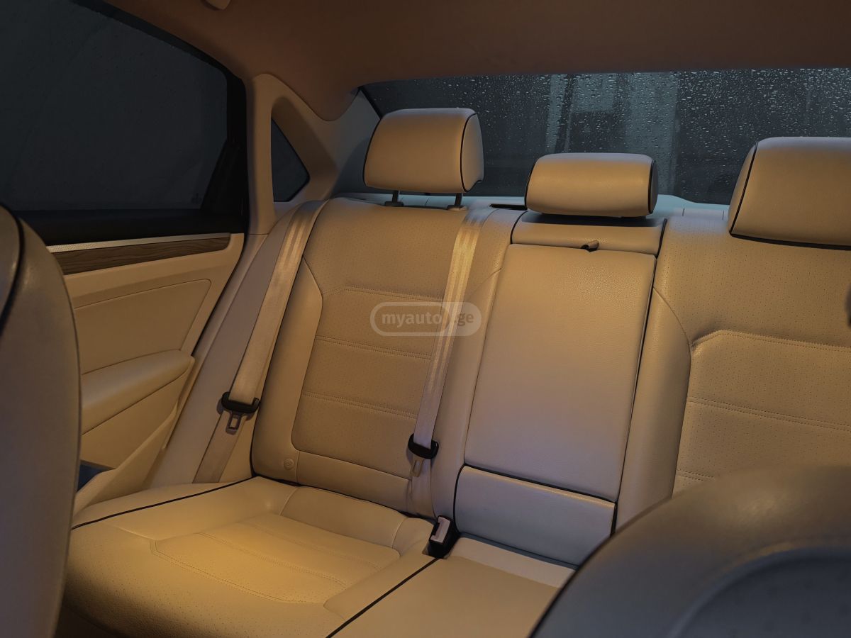 Volkswagen Passat - фото 8